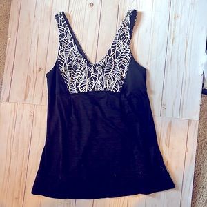 Lululemon Black and White Loose Fit Tank top Size 8